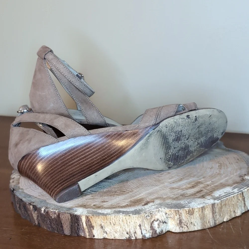 NINE WEST Tan Suede wedge heel Sz 9M